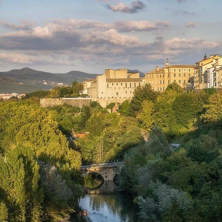 Apartamentos Mendebaldea Suites Pamplona Eksteriør billede